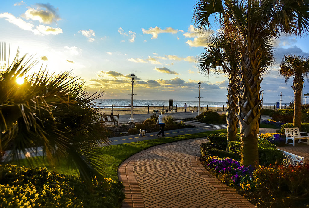 A sunny morning along Virginia Beach, Virginia